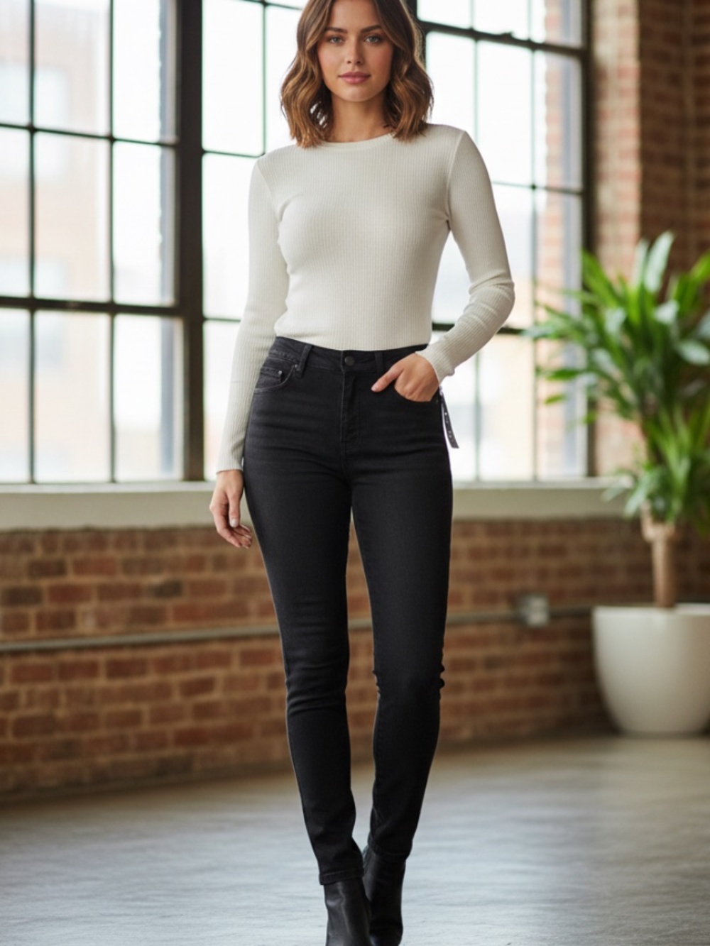 NWT black high rise, skinny five pocket jeans. 6p